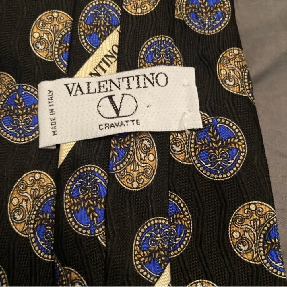 Valentino Silk Necktie - Picture 5 of 5